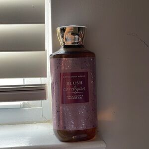 blush cardigan shower gel